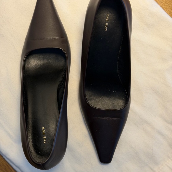 The Row Kitten Pump Cocoa SMOOTH CALFSKIN - Picture 3 of 9